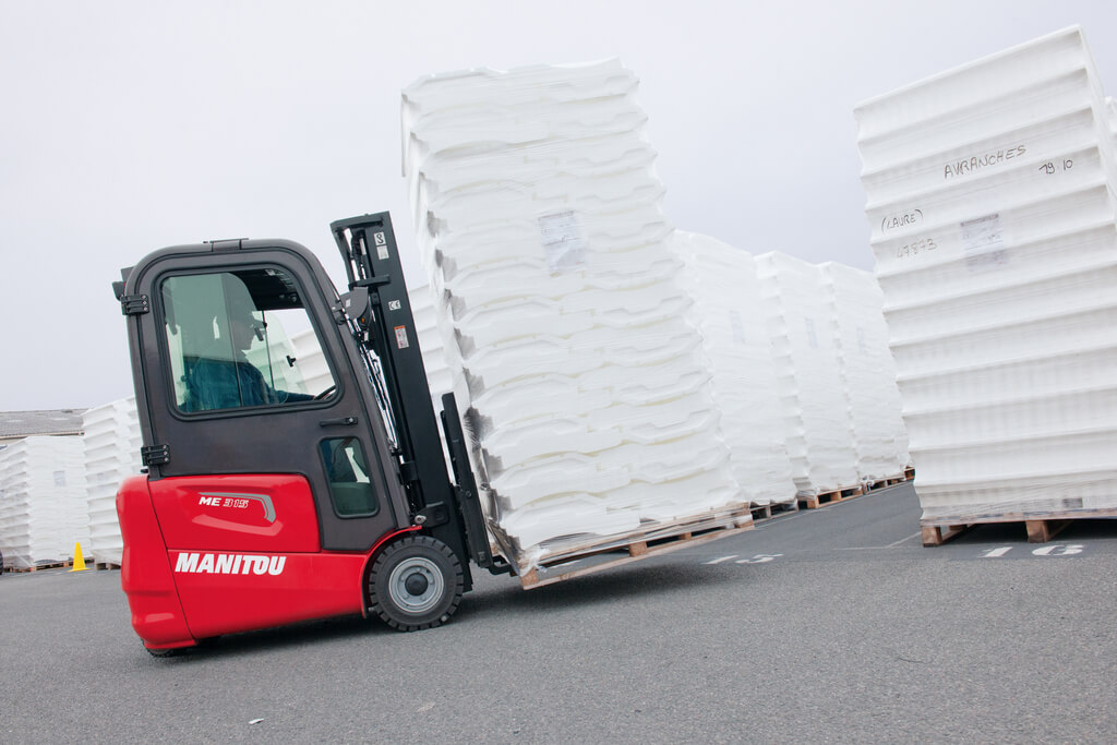 Montacargas triciclo eléctrico MANITOU ME315